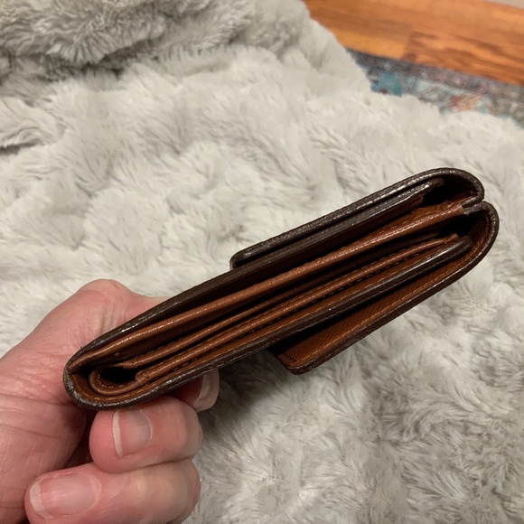 Louis Vuitton Monogram Medium Sized Elise Trifold Wallet - Picture 15 of 16